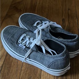 Woman’s Size 6 Authentic Chambray Ebony/ True White
